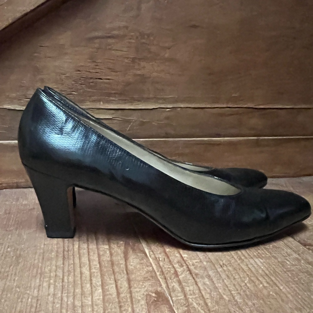 *flash sale* Salvatore Ferragamo Black leather pumps - classic - Picture 3 of 7